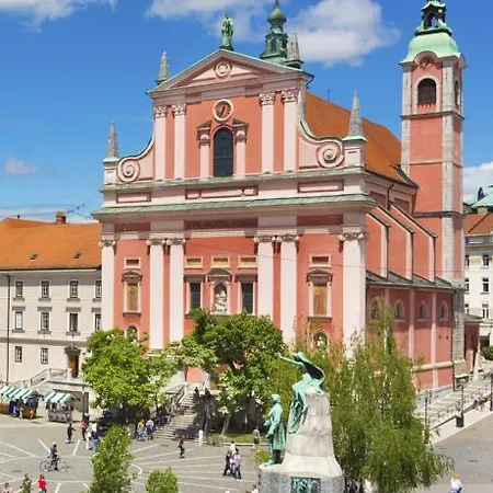 Urban Homy Nočitev z zajtrkom 4*